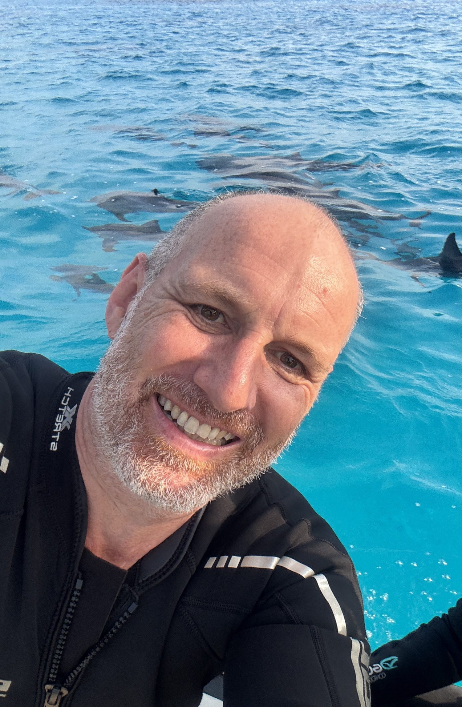 Lucas Fanchon avec les dauphins en Mer Rouge